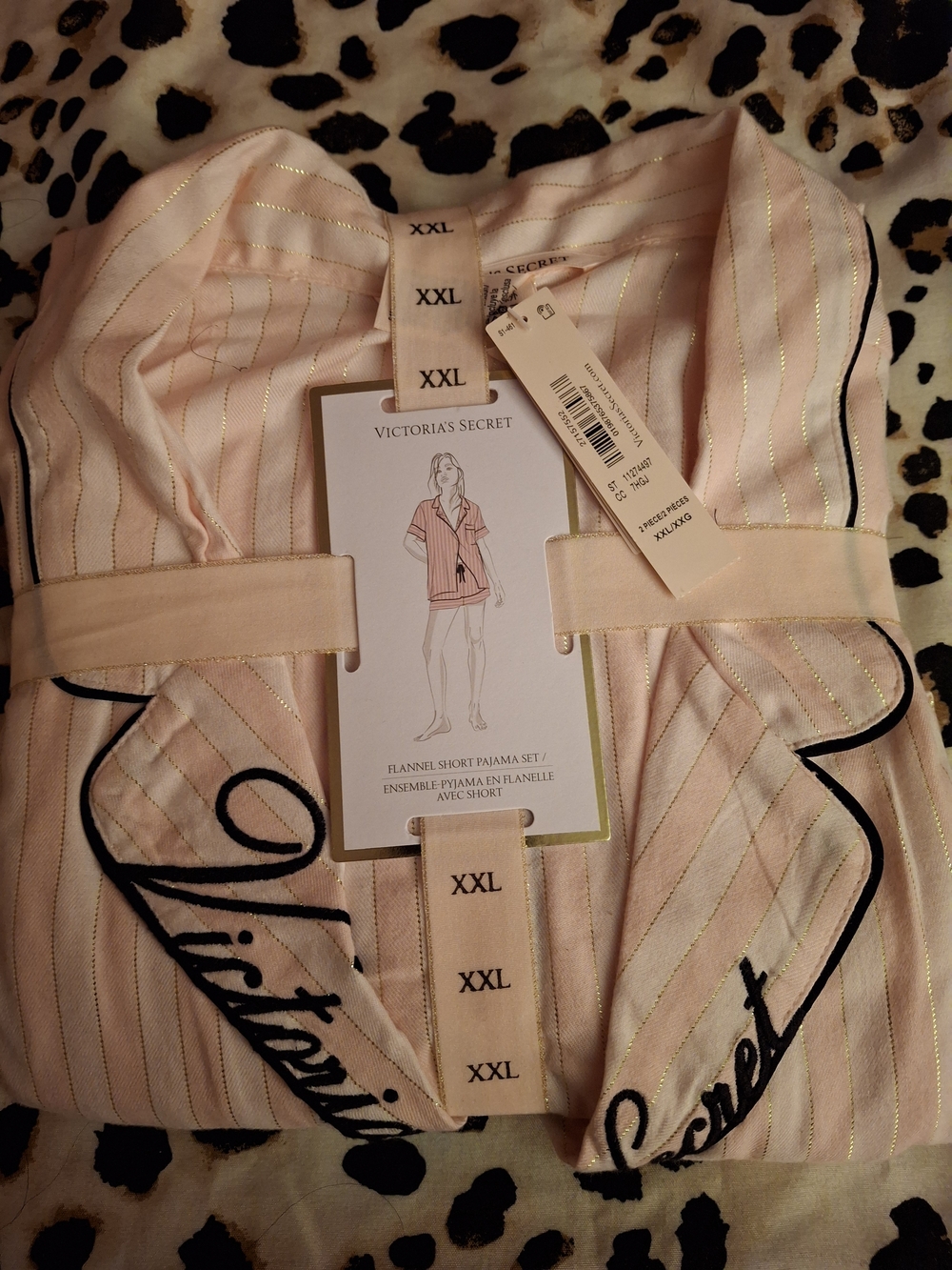 Victoria's Secret PinkbShort Pajama Set with Black Trim - Picture 3 of 4